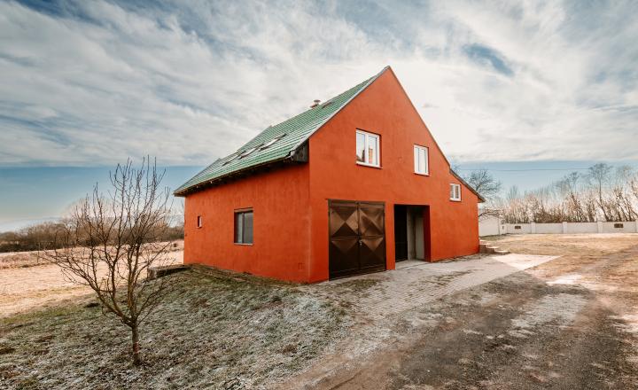 Predaj domu v Lučenci s možnosťou podnikania. - fotografia 1