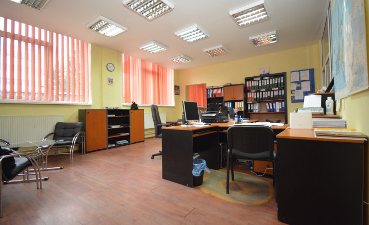 Administratívna budova s rozvojovým potenciálom - fotografia 5