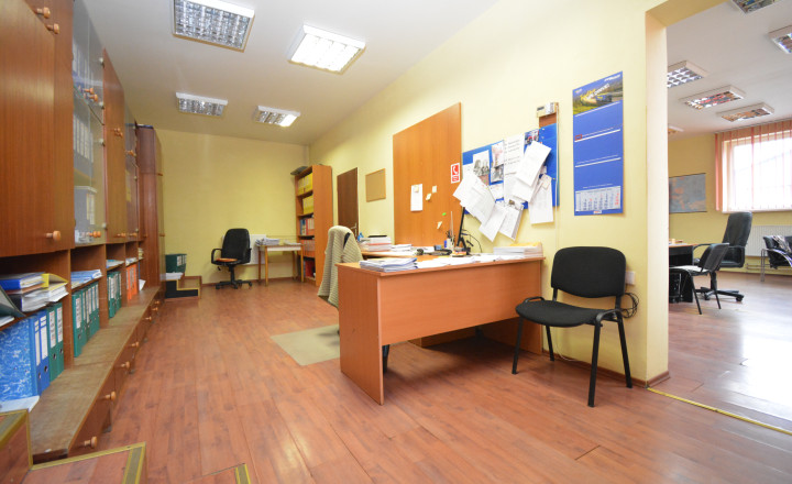 Administratívna budova s rozvojovým potenciálom - fotografia 6