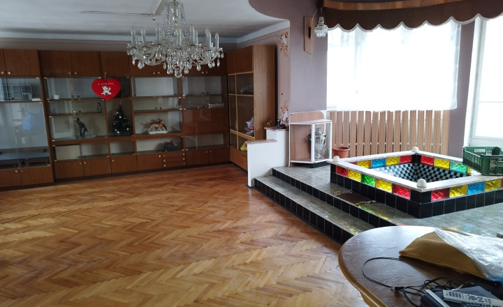 Znížená cena. Predaj rodinného domu a komplex budov v Lučenci časť Opatová - fotografia 10