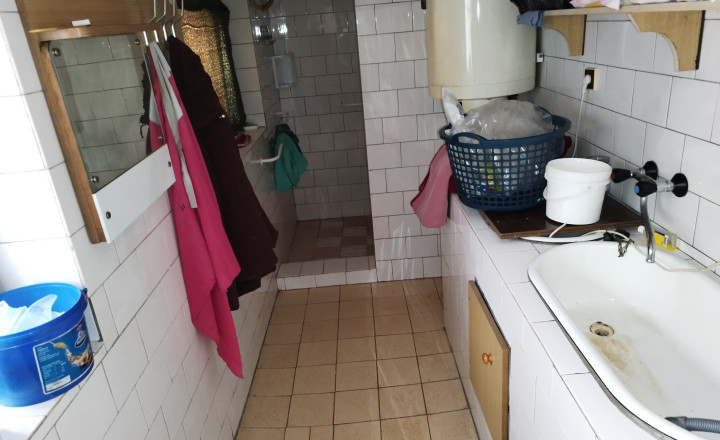Znížená cena. Predaj rodinného domu a komplex budov v Lučenci časť Opatová - fotografia 11