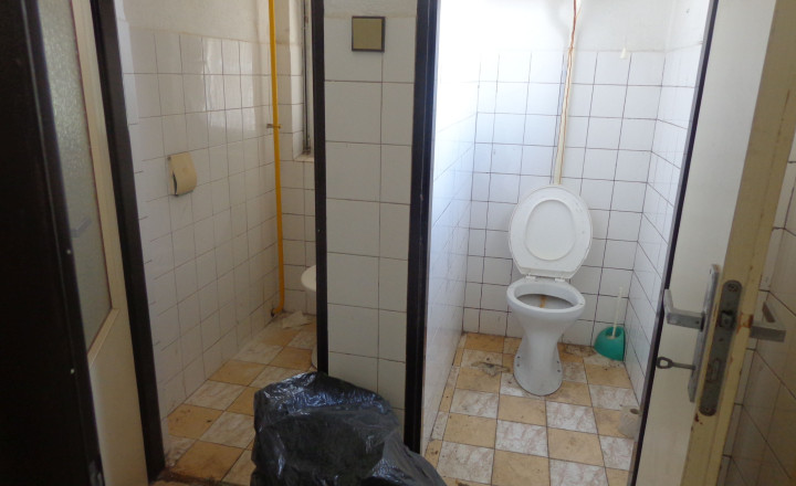 Znížená cena. Predaj rodinného domu a komplex budov v Lučenci časť Opatová - fotografia 15