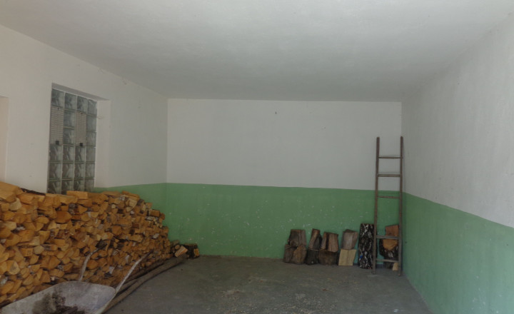 Znížená cena. Predaj rodinného domu a komplex budov v Lučenci časť Opatová - fotografia 18