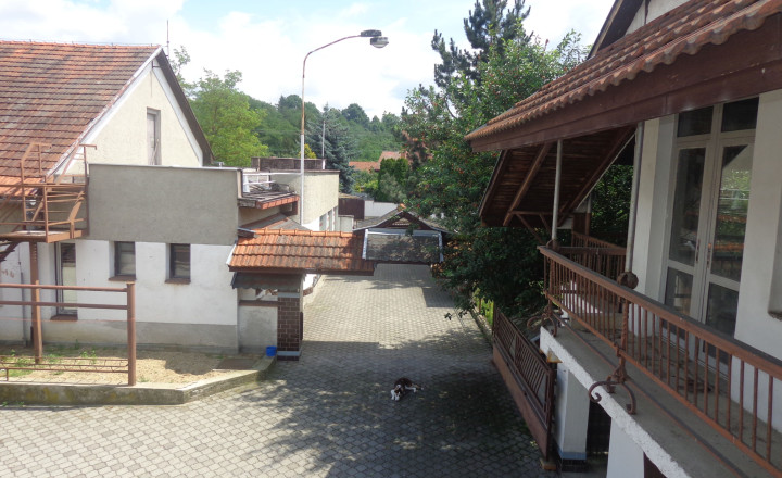Znížená cena. Predaj rodinného domu a komplex budov v Lučenci časť Opatová - fotografia 24