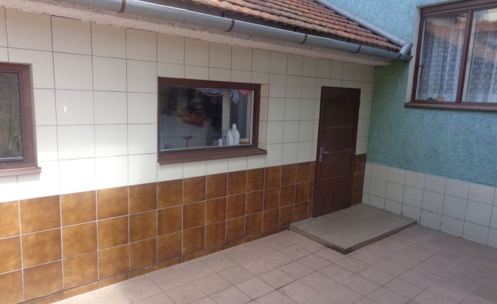 Znížená cena. Predaj rodinného domu a komplex budov v Lučenci časť Opatová - fotografia 32