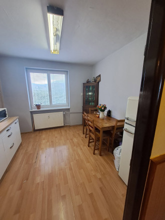 Veľkometrážny ,trojizbový byt s garážou v Čachticiach - fotografia 7