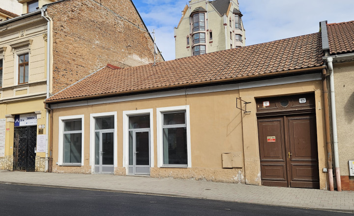 Predaj komerčnej nehnuteľnosti v centre mesta Lučenec - fotografia 1
