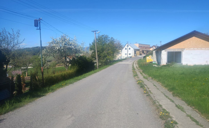 Na predaj pozemok vhodný na výstavbu rodinného domu 2531m2.
