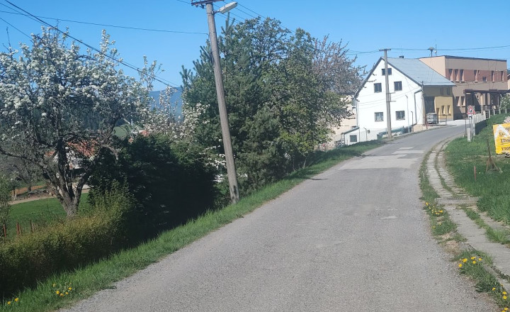 Na predaj pozemok vhodný na výstavbu rodinného domu 2531m2. - fotografia 1