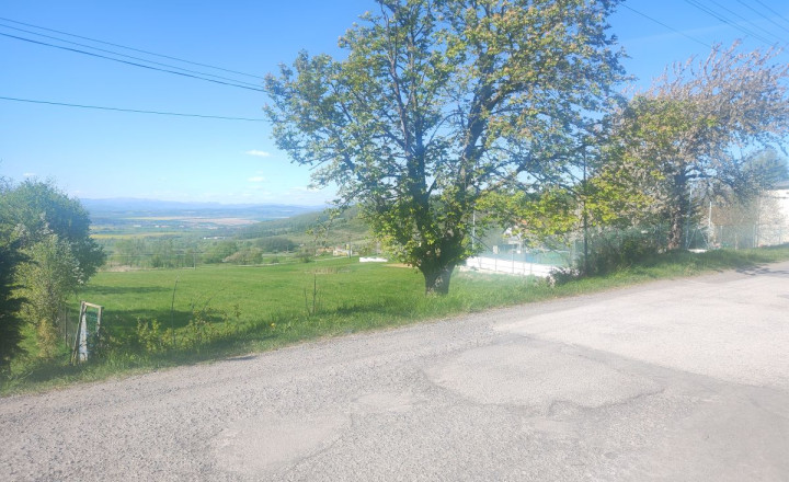 Na predaj pozemok vhodný na výstavbu rodinného domu 2531m2. - fotografia 3