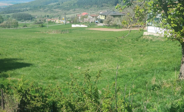 Na predaj pozemok vhodný na výstavbu rodinného domu 2531m2. - fotografia 4