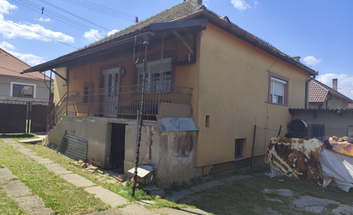 Ponúkame na predaj prízemný rod. dom v obci Ružiná. - fotografia 1