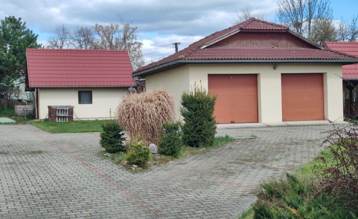 Na predaj dva rodinné domy s rozsiahlym pozemkom - fotografia 4
