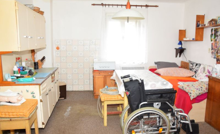 Na predaj dva rodinné domy s rozsiahlym pozemkom - fotografia 23