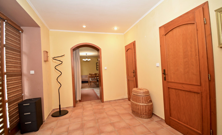 Na predaj štýlový rodinný dom s rozľahlým pozemkom 4 500 m² v obci Ľuboreč - fotografia 6