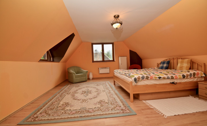 Na predaj štýlový rodinný dom s rozľahlým pozemkom 4 500 m² v obci Ľuboreč - fotografia 15