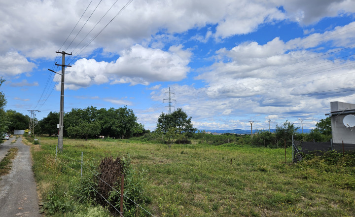 INVESTIČNÝ STAVEBNÝ POZEMOK 4 000 m² – Lučenec, časť Vinica