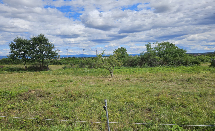 INVESTIČNÝ STAVEBNÝ POZEMOK 4 000 m² – Lučenec, časť Vinica - fotografia 1