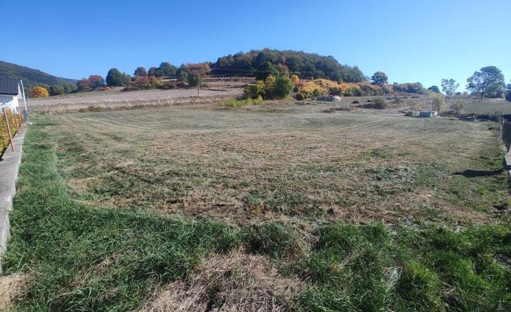 Na predaj stavebný pozemok s celkovou výmerou 2 444 m² Detva - fotografia 2