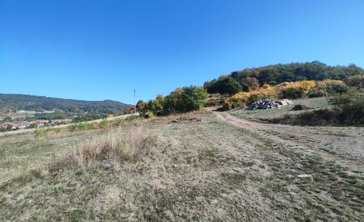 Na predaj stavebný pozemok s celkovou výmerou 2 444 m² Detva - fotografia 4
