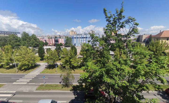 PREDAJ 3,5 izbový byt v centre mesta s potenciálom, ktorý si zamilujete - fotografia 11