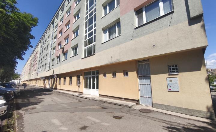 PREDAJ 3,5 izbový byt v centre mesta s potenciálom, ktorý si zamilujete - fotografia 20
