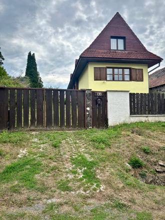 Na predaj štýlový rodinný dom s rozľahlým pozemkom 4 500 m² v obci Ľuboreč - fotografia 1