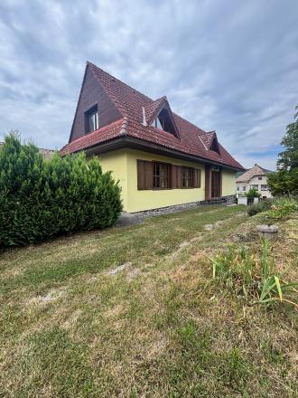 Na predaj štýlový rodinný dom s rozľahlým pozemkom 4 500 m² v obci Ľuboreč - fotografia 3