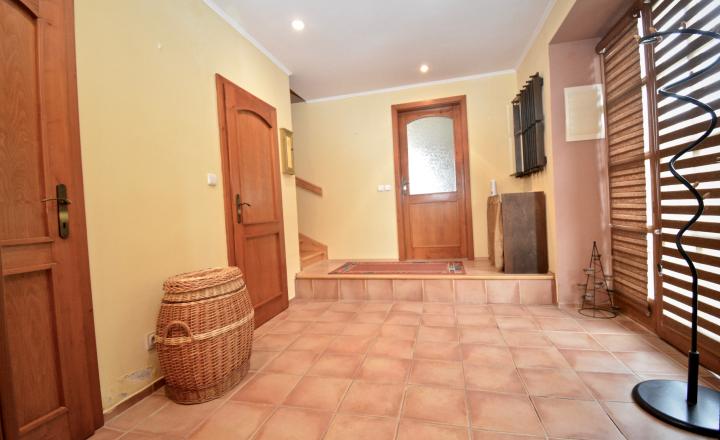 Na predaj štýlový rodinný dom s rozľahlým pozemkom 4 500 m² v obci Ľuboreč - fotografia 5