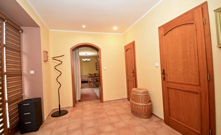 Na predaj štýlový rodinný dom s rozľahlým pozemkom 4 500 m² v obci Ľuboreč - fotografia 6