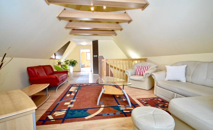 Na predaj štýlový rodinný dom s rozľahlým pozemkom 4 500 m² v obci Ľuboreč - fotografia 17