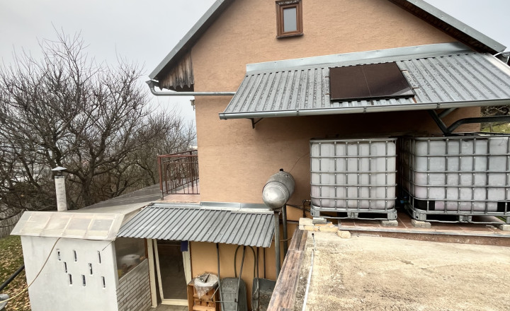 Výhodná ponuka- dve chatky s veľkým pozemkom v Beckove