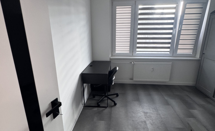Priestranný 3-izbový byt s výmerou 84,97 m², balkón, BB  časť Radvaň - fotografia 3