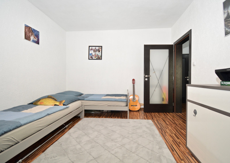 Priestranný 3izb byt so zariadením v centre mesta