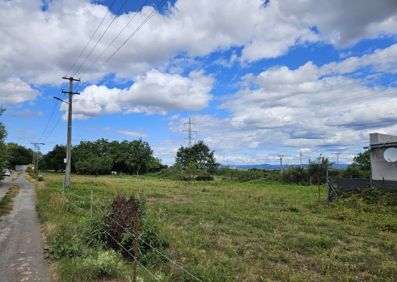 INVESTIČNÝ STAVEBNÝ POZEMOK 4 000 m² – Lučenec, časť Vinica